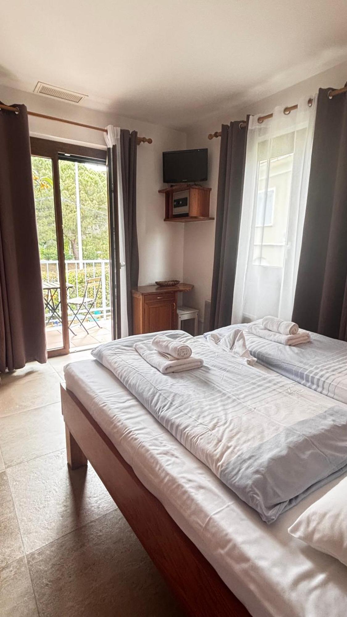 Hotel La Bastide Le Lavandou Luaran gambar