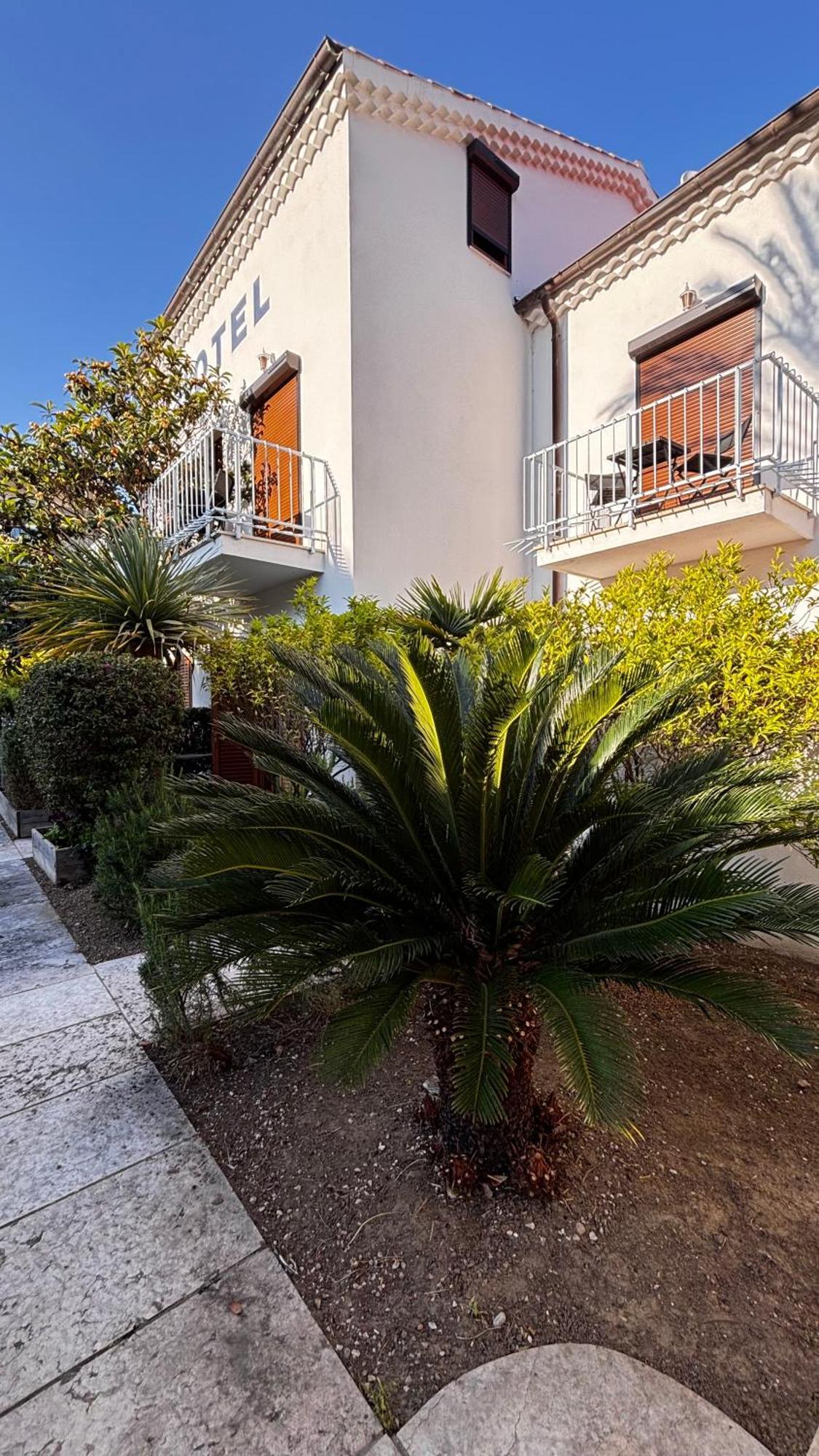 Hotel La Bastide Le Lavandou Luaran gambar