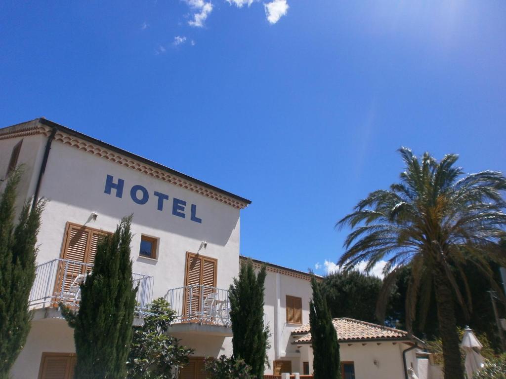 Hotel La Bastide Le Lavandou Luaran gambar